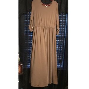 Dainty Jewell’s tan XL maxi dress